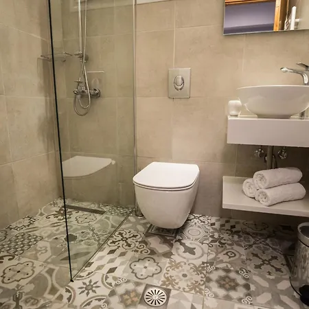 Aloni & Apartament