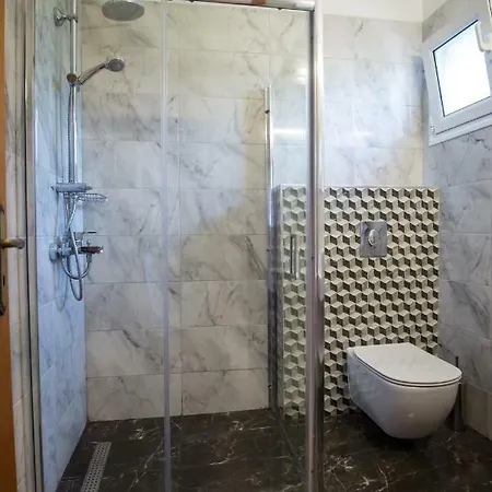 Aloni & Apartman *
