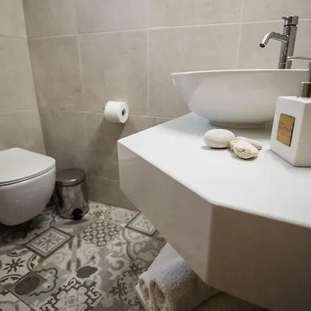 Aloni & Apartman Atháni